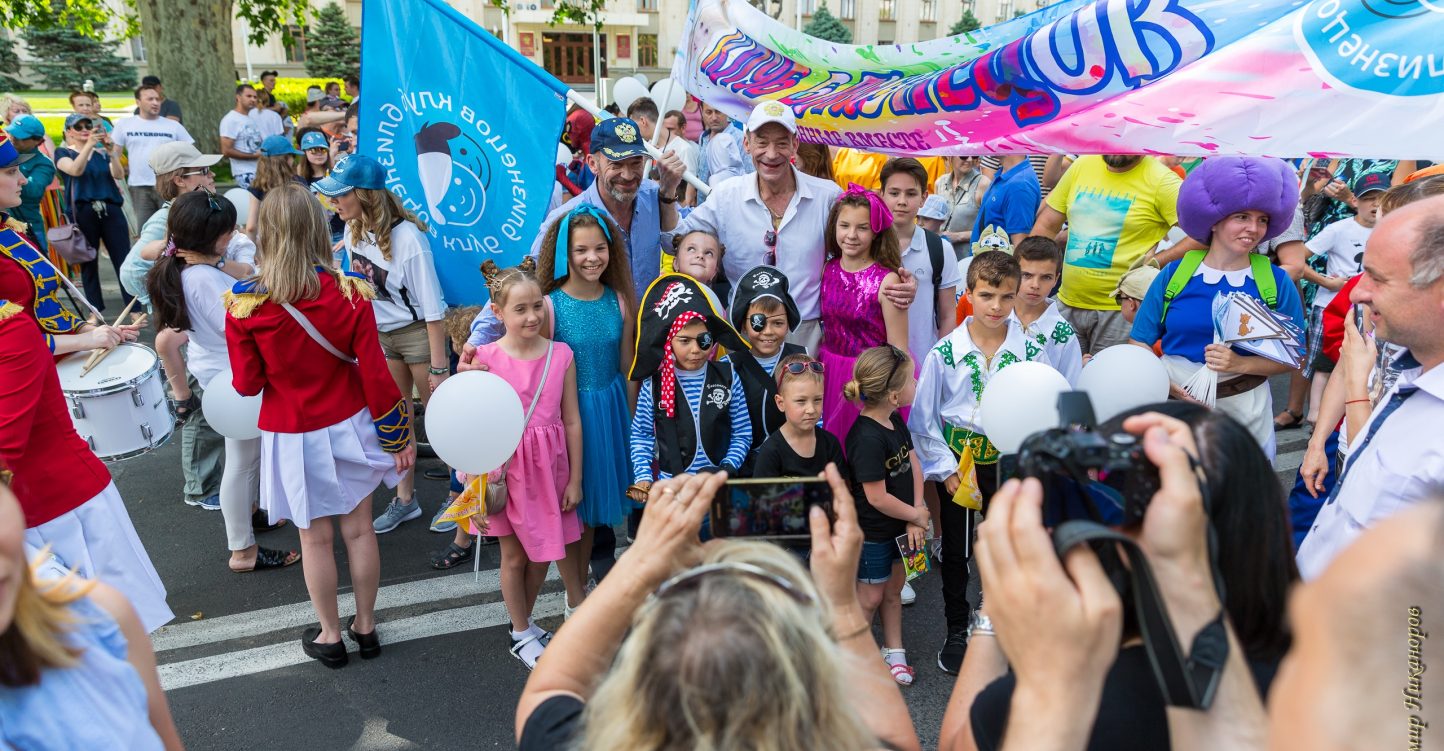 В Краснодаре прошёл ежегодный «Парад близнецов»